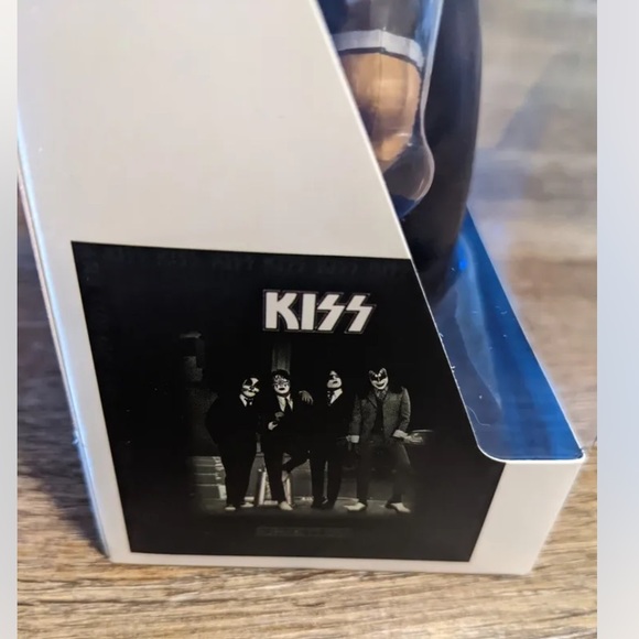 KiISS Bow ups The Catman - Picture 6 of 7